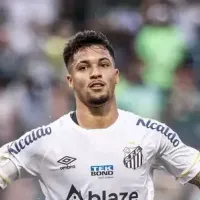 Torcida do Santos é surpreendida com possível saída de atacante e faz último pedido para o clube.