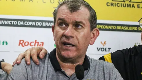 Tencati durante entrevista após confirmar o acesso. Foto: Leonardo Hubbe/AGIF