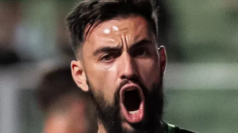 Gonzalo Mastriani, atacante do America-MG, comemora seu gol durante partida contra o Bragantino no estadio Independencia pelo campeonato Copa Sul-Americana 2023. Foto: Fernando Moreno/AGIF