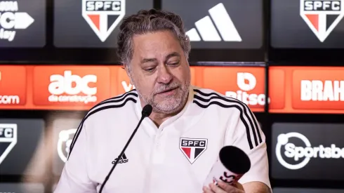 Júlio Casares presidente do São Paulo durante coletiva de imprensa