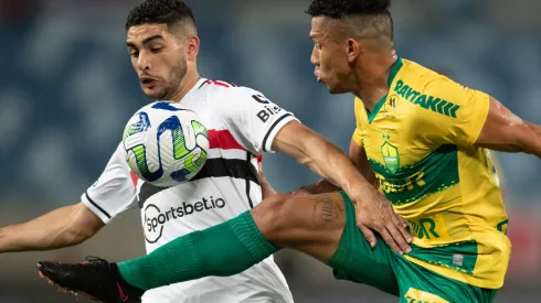 Michel Araújo em campo contra o cuiabá - Gil Gomes/AGIF