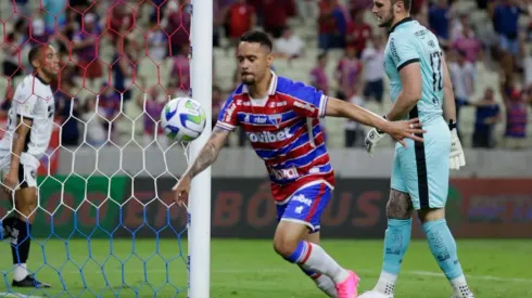 Fortaleza e Botafogo se enfrentam no Castelão em jogo atrasado do Brasileirão (Foto: Lucas Emanuel/AGIF)