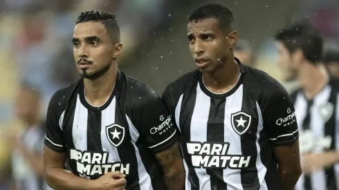 Rafael e Victor Sá em partida do Campeonato Carioca pelo Botafogo. Foto: Jorge Rodrigues/AGIF