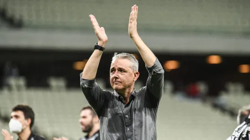 Foto: Kely Pereira/AGIF - Tiago Nunes definiu mais duas saídas no Botafogo