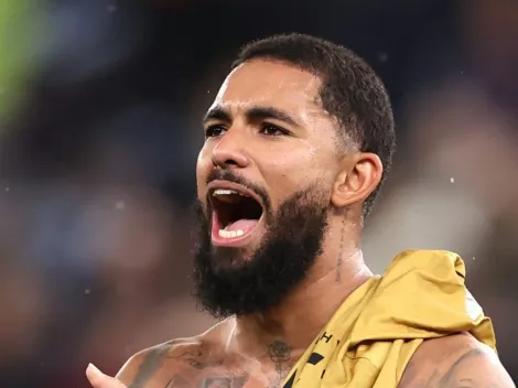 Douglas Luiz faz 'mágica' na Premier League e torcida do Vasco compara com André, do Fluminense