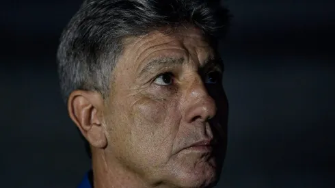 Foto: Thiago Ribeiro/AGIF - Renato Portaluppi dirigindo o Grêmio em partida no Campeonato Brasileiro