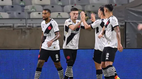 Gabriel Pec, jogador do Vasco, comemora seu gol durante partida contra o Cruzeiro no Mineirão pelo Campeonato Brasileiro - Foto: Gilson Lobo/AGIF