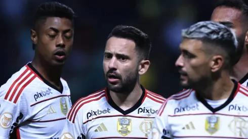 Foto: Ettore Chiereguini/AGIF – Everton Ribeiro se prejudicou com o árbitro