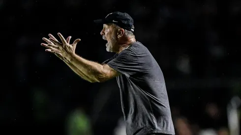 Mano Menezes tecnico do Corinthians durante partida contra o Vasco no estadio Sao Januario pelo campeonato Brasileiro A 2023. Foto: Thiago Ribeiro/AGIF