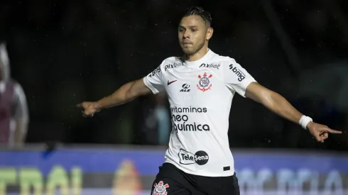 Angel Romero, jogador do Corinthians, comemora seu gol durante partida contra o Vasco em São Januário pelo Campeonato Brasileiro - Foto: Jorge Rodrigues/AGIF