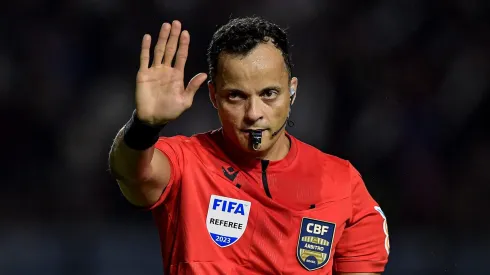 Decisão do árbitro gerou reclamações após vitória do Corinthians - Foto: Thiago Ribeiro/AGIF.