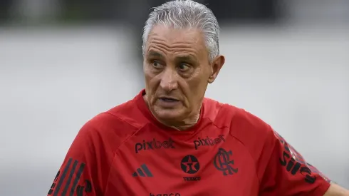 Tite em treino do Mengão. O treinador pode perder jogadores importantes - Foto: Marcelo Cortes