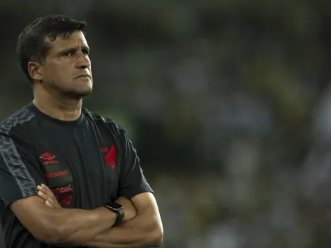 DESFALQUES CONFIRMADOS: Wesley Carvalho precisa fazer mudanças na equipe titular do Athletico-PR