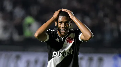 Jovem vem sendo pedido na vaga de um gringo no Vasco - Foto: Thiago Ribeiro/AGIF.