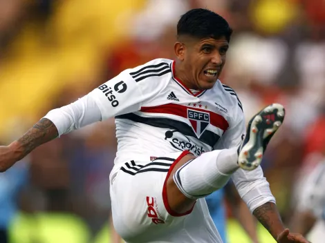 Jogador do São Paulo tatua na perna a taça da Copa do Brasil e o Morumbi