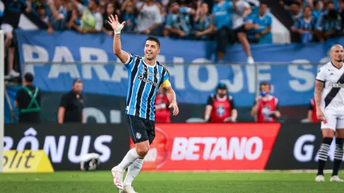 Foto: Maxi Franzoi/AGIF – Suárez se despediu da torcida do Grêmio