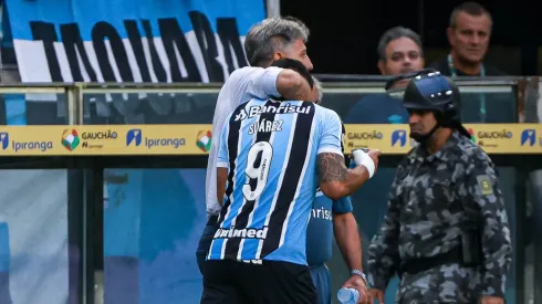 Renato Gaucho e Luis Suárez em sua despedida do Grêmio. Foto: Maxi Franzoi/AGIF