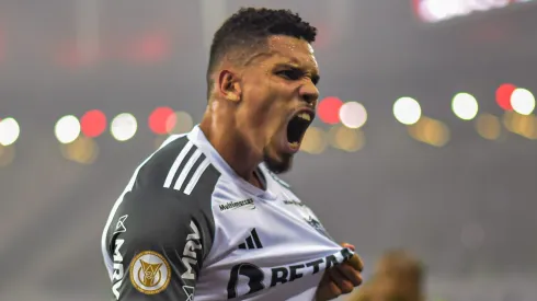 Paulinho jogador do Atletico-MG comemora seu gol durante partida contra o Flamengo no estadio Maracana pelo campeonato Brasileiro A 2023. Thiago Ribeiro/AGIF