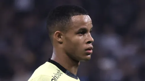 Pedro em ação com o manto alvinegro. Foto: Marcello Zambrana/AGIF