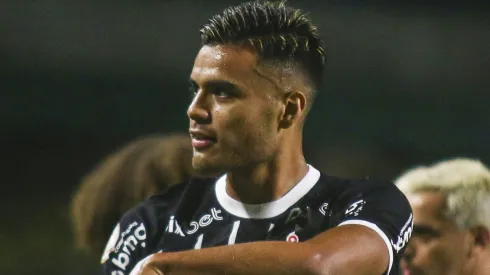 Foto: Gabriel Machado/AGIF - Fausto Vera comemorando seu primeiro gol pelo Corinthians em partida contra o Coritiba, na última rodada do Campeonato Brasileiro