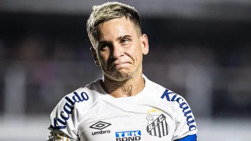 Foto: Abner Dourado/AGIF - Soteldo em partida do Santos contra o Fluminense pelo Campeonato Brasileiro