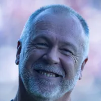 Não vai jogar no Flamengo, Corinthians conseguiu investidor e já fez acordo com ele: Fla dá mole e perde reforço para Mano Menezes