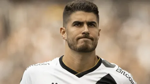 Pedro Raul jogador do Vasco durante partida contra o Botafogo no estadio Engenhao pelo campeonato Brasileiro A 2023. Foto: Jorge Rodrigues/AGIF
