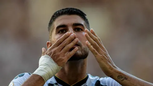 Atacante Pedro Raul
Foto: Thiago Ribeiro/AGIF