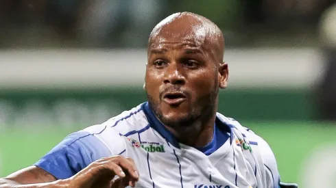 Ex-zagueiro publicou um vídeo ao Santos - Foto: Ale Cabral/AGIF.