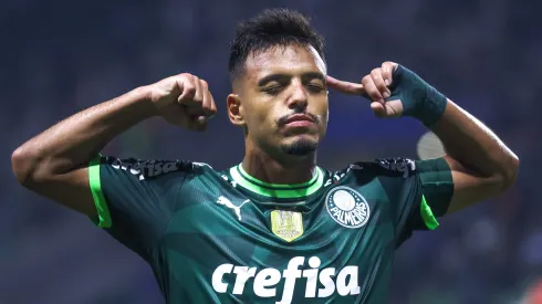Gabriel Menino é pretendido por clubes do exterior e Palmeiras monitora outros alvos no mercado - Foto: Marcello Zambrana/AGIF