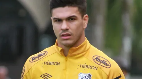 Rodrigo Fernández, jogador do Santos, durante em coletiva de imprensa apos treino da equipe realizada no Vila Belmiro. Foto: Fernanda Luz/AGIF