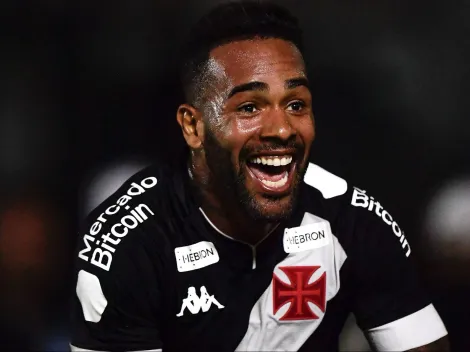 Time da Série A demonstra interesse após dispensa de Alex Teixeira no Vasco