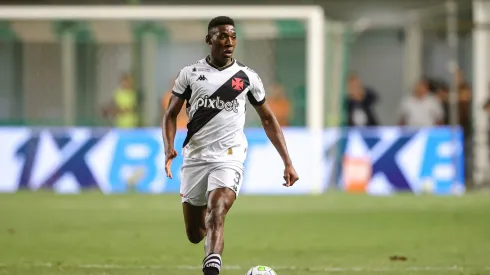 Vasco define planos para Léo Pelé. Foto: Gilson Lobo/AGIF