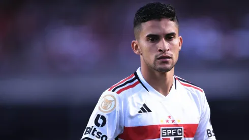 Jogador treina durante as férias e anima torcida. Foto: Ettore Chiereguini/AGIF