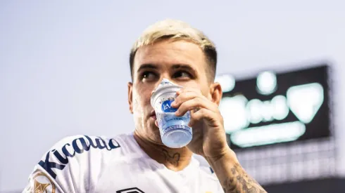 SP - SANTOS - 12/11/2023 - BRASILEIRO A 2023, SANTOS X SAO PAULO - Soteldo jogador do Santos durante partida contra o Sao Paulo no estadio Vila Belmiro pelo campeonato Brasileiro A 2023. Foto: Abner Dourado/AGIF