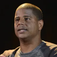 Marcelinho Carioca é libertado de sequestro e chega a delegacia em São Paulo