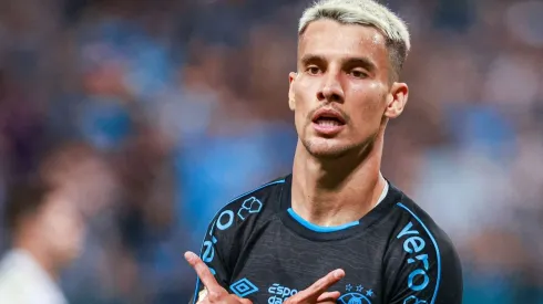 BA - PORTO ALEGRE - 30/11/2023 - BRASILEIRO A 2023, GREMIO X GOIAS - Ferreira jogador do Gremio comemora seu gol durante partida contra o Goias no estadio Arena do Gremio pelo campeonato Brasileiro A 2023. Foto: Maxi Franzoi/AGIF