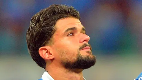 BA - SALVADOR - 04/07/2023 - COPA DO BRASIL 2023, BAHIA X GREMIO - Cauly, jogador do Bahia durante execucao do hino nacional antes da partida contra o Gremio no estadio Arena Fonte Nova pelo campeonato Copa do Brasil 2023. Foto: Walmir Cirne/AGIF