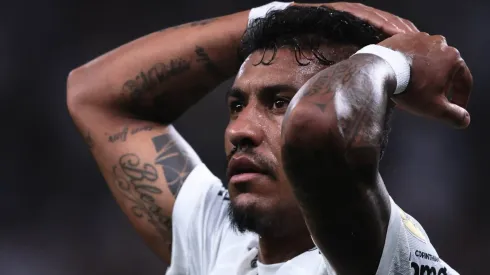 Foto: Ettore Chiereguini/AGIF - Paulinho em partida pelo Corinthians na Copa Libertadores da América de 2023