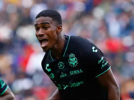 Félix Torres ‘aparece’ no Parque São Jorge e torcida do Corinthians crava sobre Augusto Melo