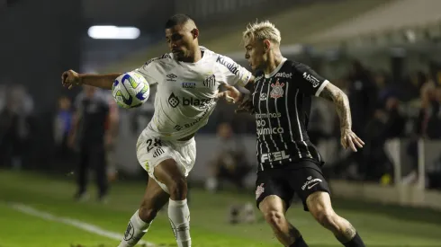 Joaquim fica no Santos para 2024. Photo by Ricardo Moreira/Getty Images