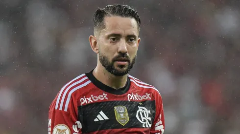 Everton Ribeiro jogador do Flamengo durante partida contra o Sao Paulo no estadio Maracana pelo campeonato Brasileiro A 2023. Thiago Ribeiro/AGIF