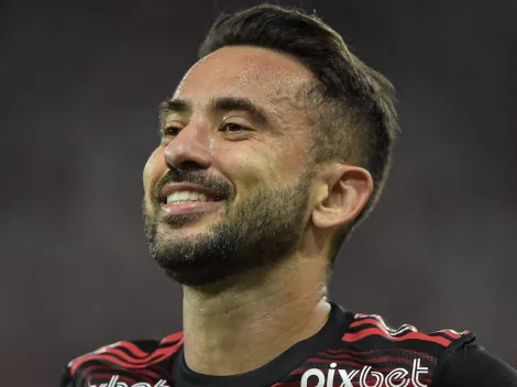 Everton Ribeiro vive situação curiosa e ‘reaparece’ no Flamengo