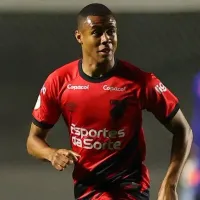 Na mesa, até R$ 6 milhões: Athletico recebe ótima proposta para liberar Erick para assinar com gigante da Série A