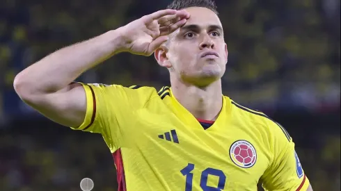 Rafael Borré, em ação pela Seleção Colombiana - Foto: Gabriel Aponte/Getty Images