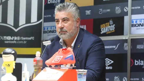 Alexandre Gallo, diretor de futebol do Santos - Foto: Reinaldo Campos/AGIF