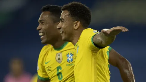 Alex Sandro comemorando gol pela Seleção Brasileira - Foto: Lucas Figueiredo/CBF
