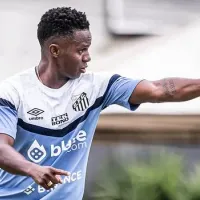 Disse isso para todo mundo ver na coletiva: Cazares \'planeja\' disputas do Santos para a temporada