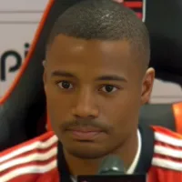 De la Cruz mal chega no Flamengo e já sofre com momento complicado