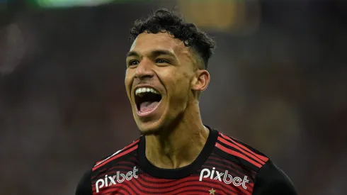 Victor Hugo jogador do Flamengo comemora seu gol durante partida contra o Atletico-GO no estadio Maracana pelo campeonato Brasileiro A 2022. Foto: Thiago Ribeiro/AGIF